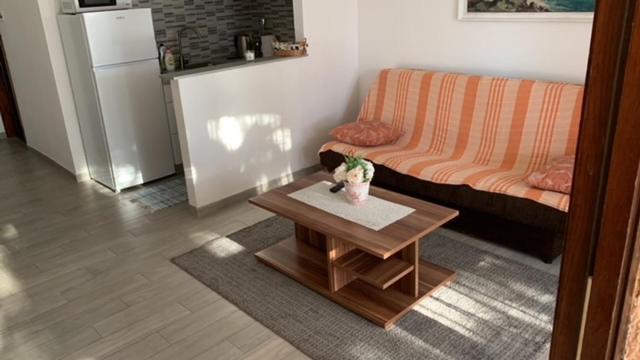 Apartments Toni-Malinska Luaran gambar