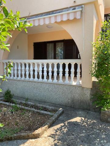 Apartments Toni-Malinska Luaran gambar