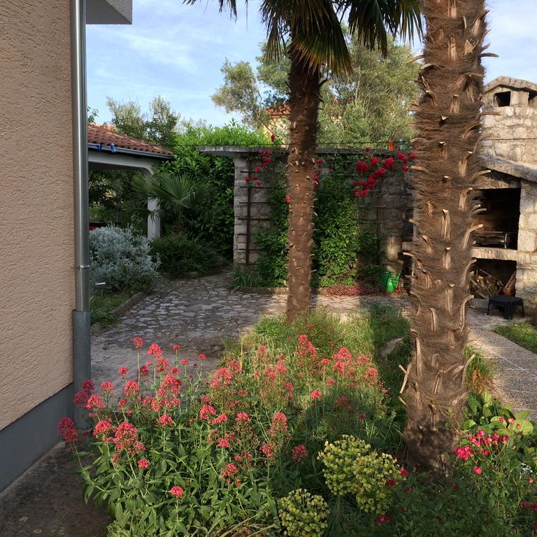 Apartments Toni-Malinska Luaran gambar