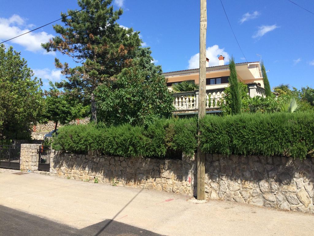 Apartments Toni-Malinska Luaran gambar