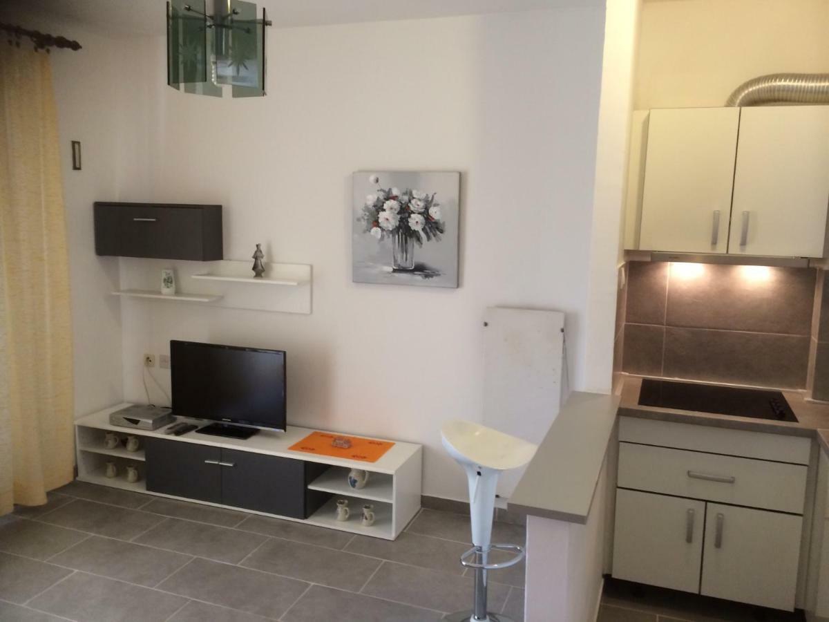 Apartments Toni-Malinska Luaran gambar